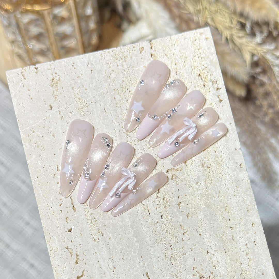 Elegantes Sternen-inspiriertes Druck-On-Nagelkunst-Set Karnz