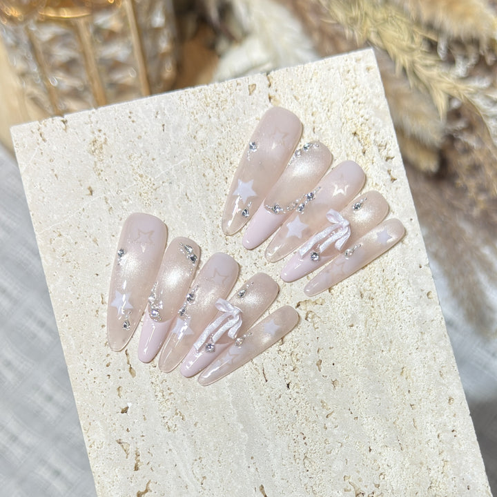 Elegantes Sternen-inspiriertes Druck-On-Nagelkunst-Set Karnz
