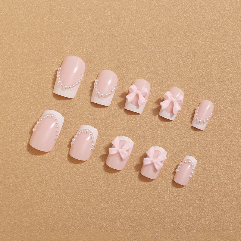 Künstliche Nagelspitzen mit eleganten Schleifen und Perlenverzierungen Karnz