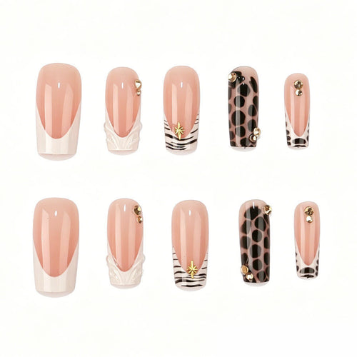 Kunstnagelset mit luxuriösen 3D-Details Karnz