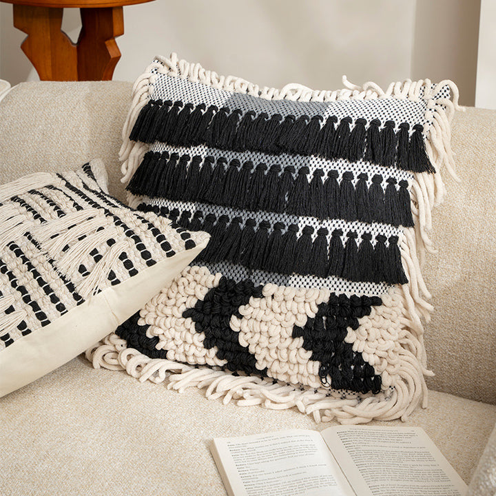 Dekoratives Boho-Kissen mit Baumwoll-Tufting, Fransen und Quasten