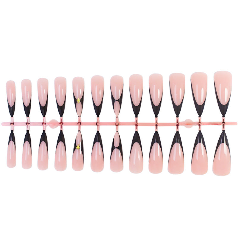 Kunstnagelset mit elegantem Spitzen-Design und Glitzerdetails Karnz