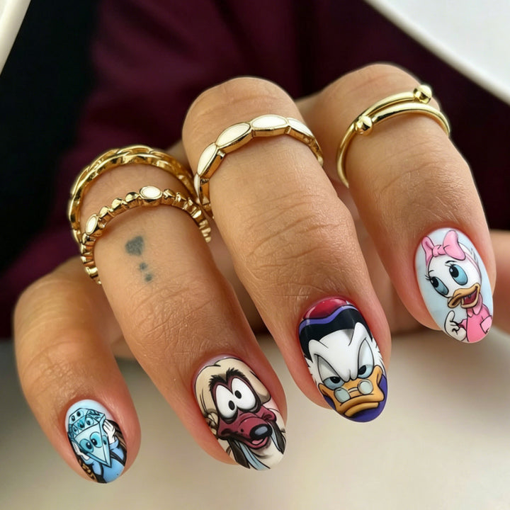 Premium Nagelkunst mit Disney Charakteren Karnz