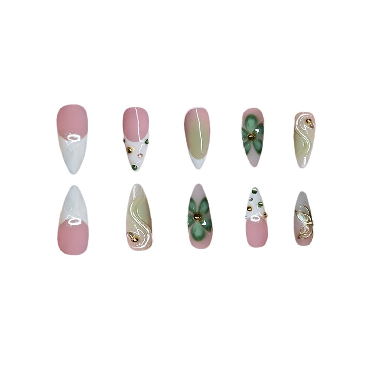 Künstlerisches Press-On Nageldesign mit floralen Elementen Karnz