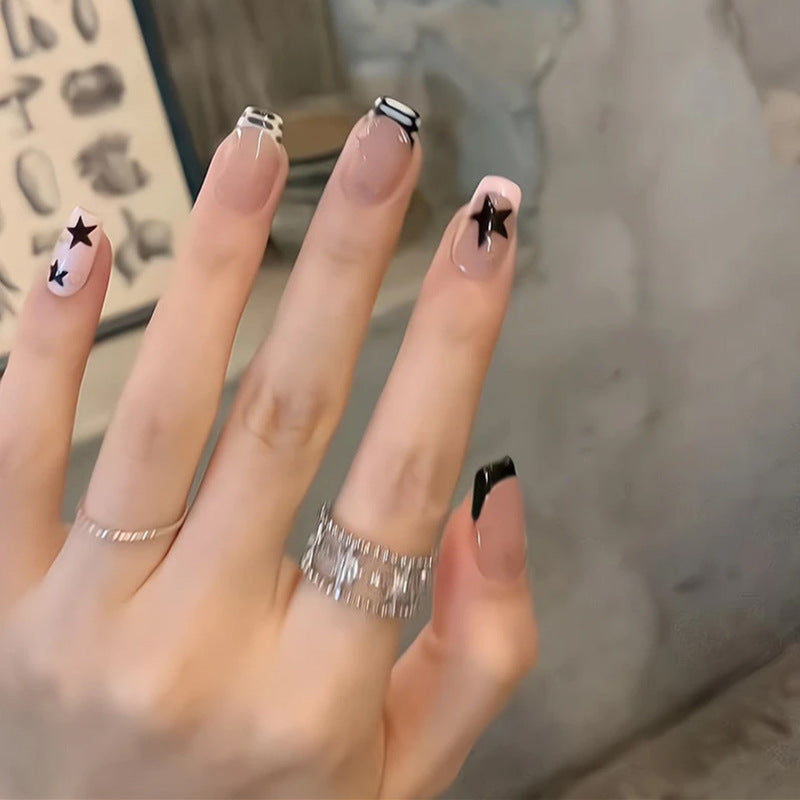 Kreatives Kunstnagelset Karnz