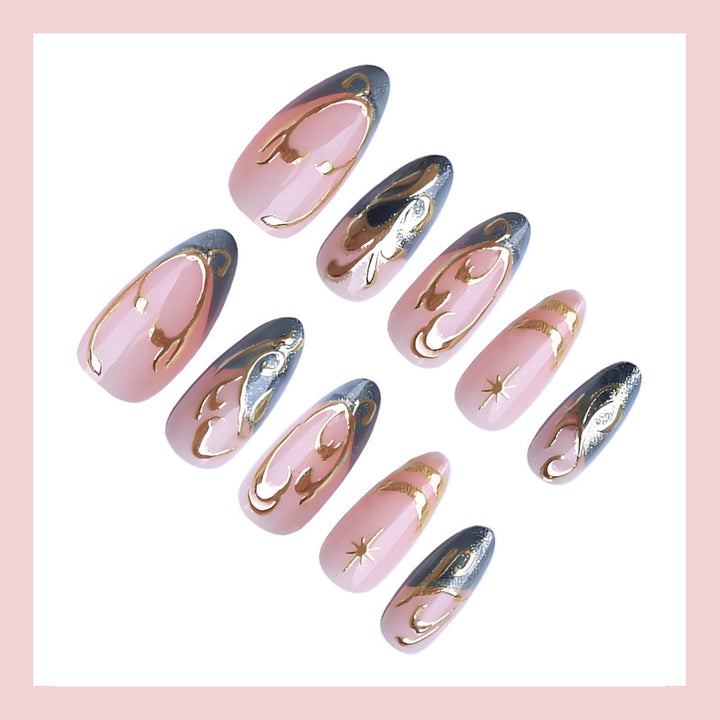 Kunstnagelset im eleganten, kunstvollen Design Karnz