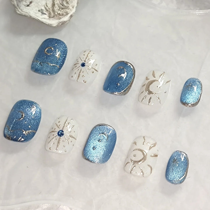 Himmlisch inspiriertes Press-On Nageldesign