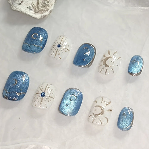 Himmlisch inspiriertes Press-On Nageldesign