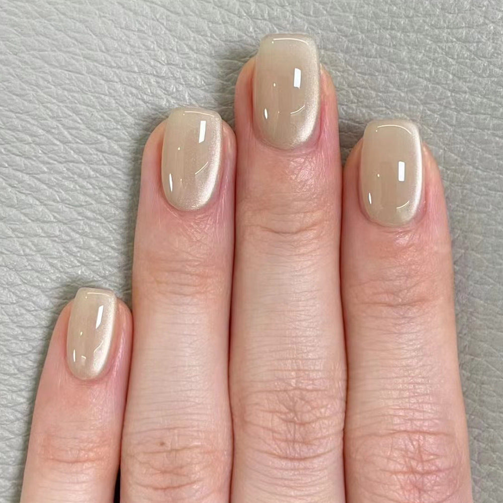 Nagelverlängerungen im eleganten Look Karnz