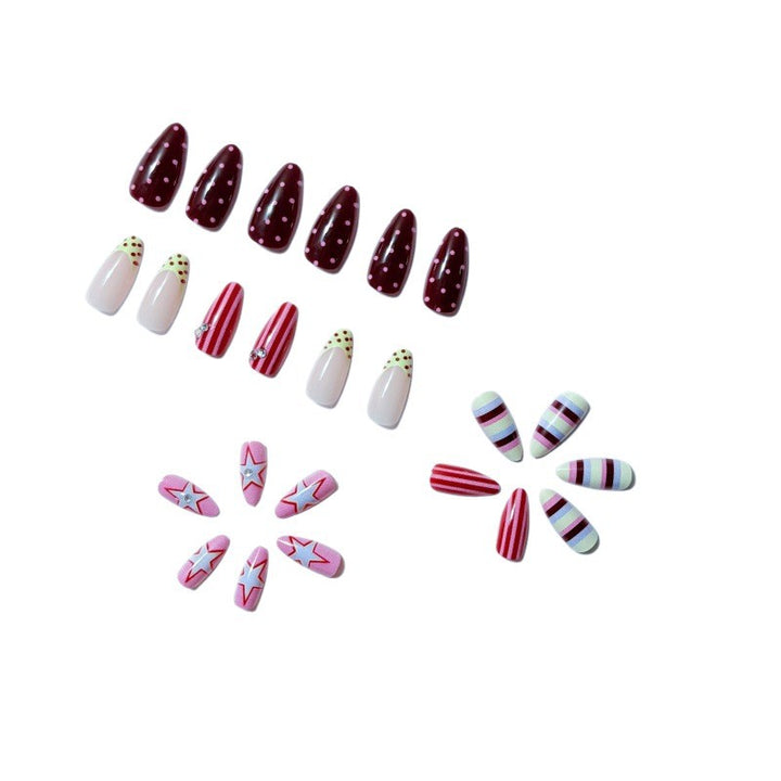 Kunstvolle Nagelnägel Set mit festlichen Mustern Karnz