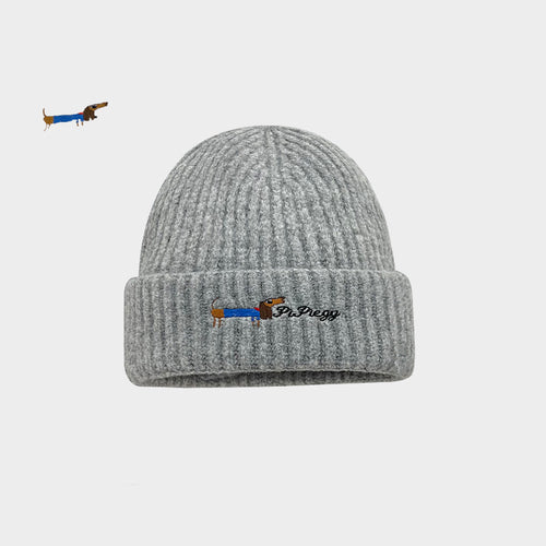 Strickmütze mit Hundemotiv