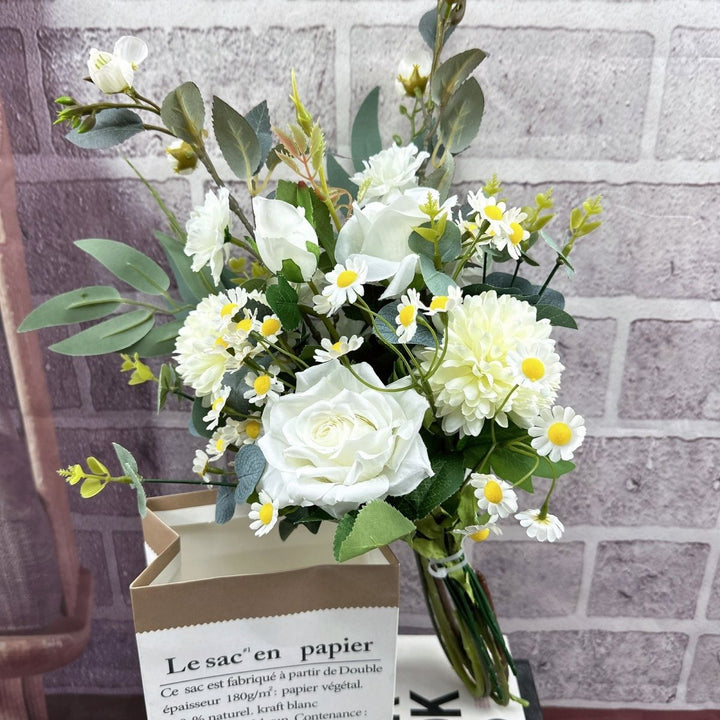 Elegante Kunstblumenstrauß-Anordnung