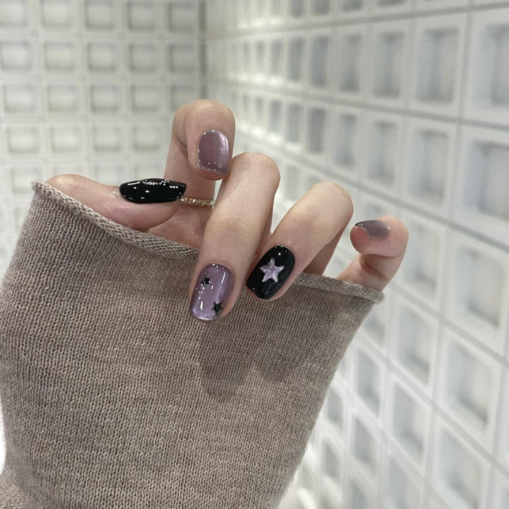 Kunstnägel mit Stilvollem Sternendesign Karnz