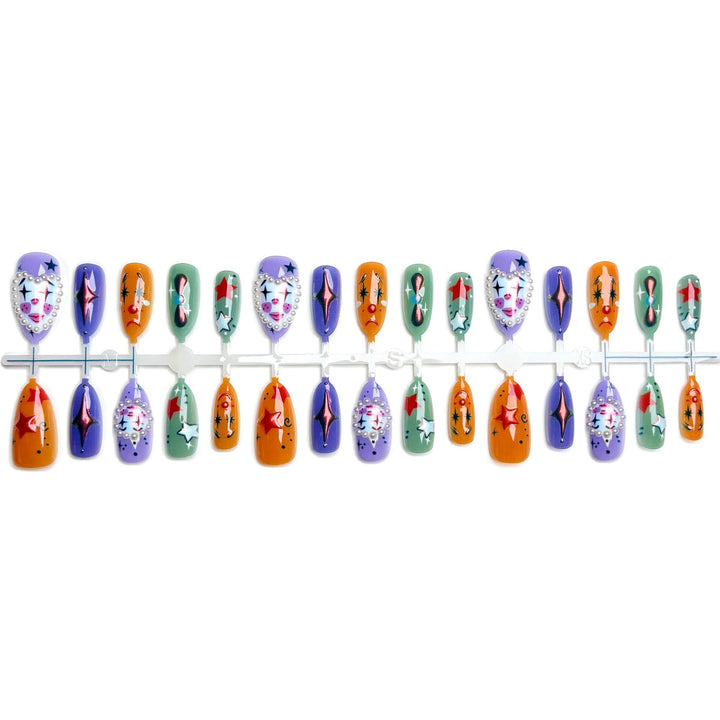 Künstlerischer Press-On Nagelset mit einzigartigen Designs
