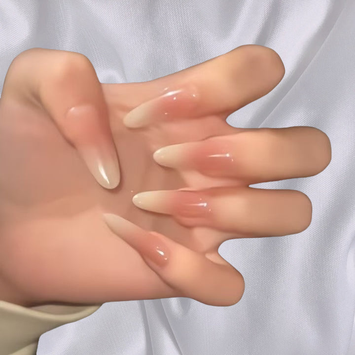 Elegante Kunstnägel im modernen Stiletto-Stil Karnz