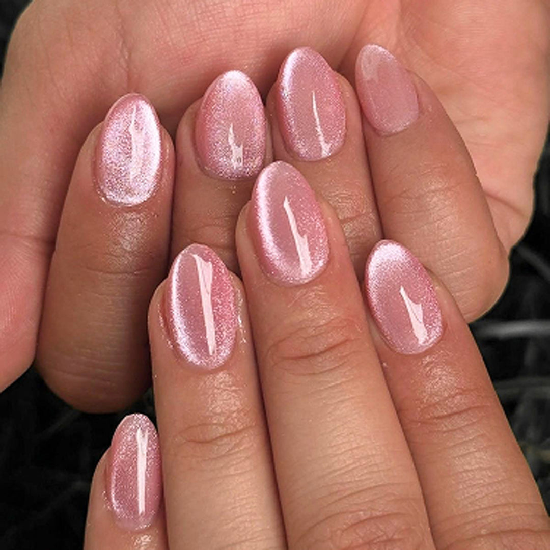 Glitzernde Nail Art mit elegantem Hochglanz-Finish Karnz