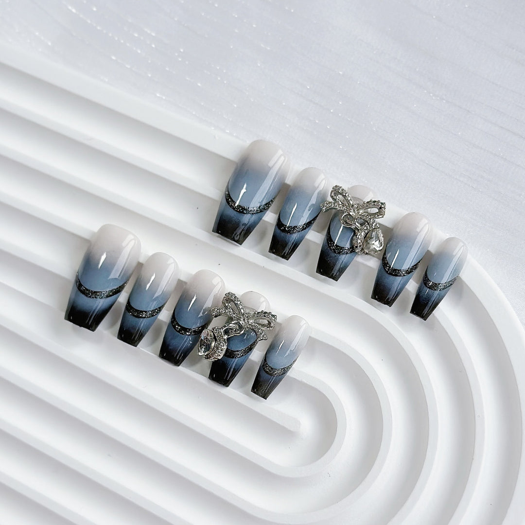 Ombre Nagelkunst Set mit dekorativem Schmuck