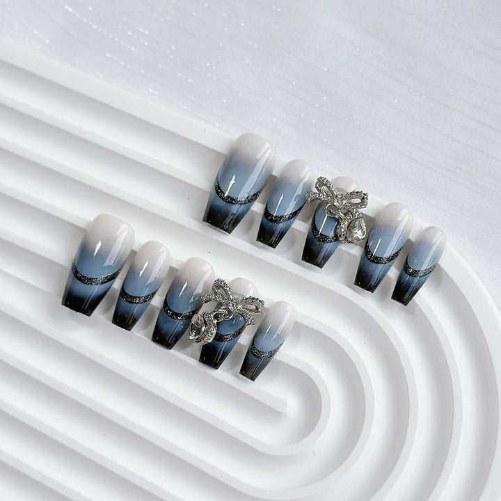 Ombre Nagelkunst Set mit dekorativem Schmuck