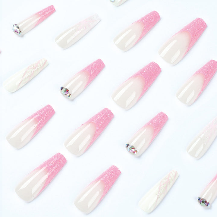 Kunstvolle Stiletto-Nägel mit Glitzer- und Schneeflockendesign Karnz