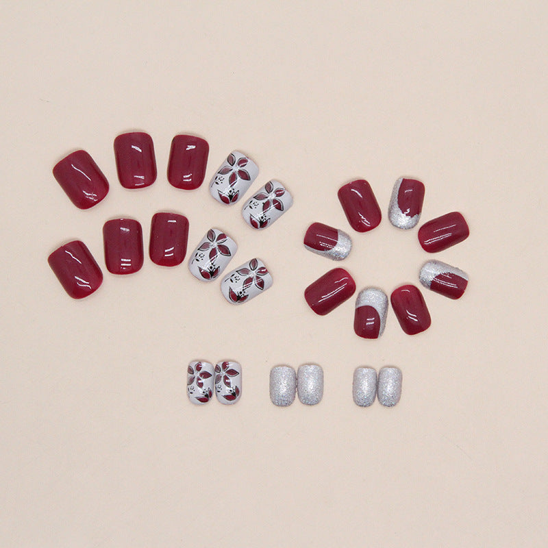 Elegantes Florales Press-On Nagelkunst Set Karnz