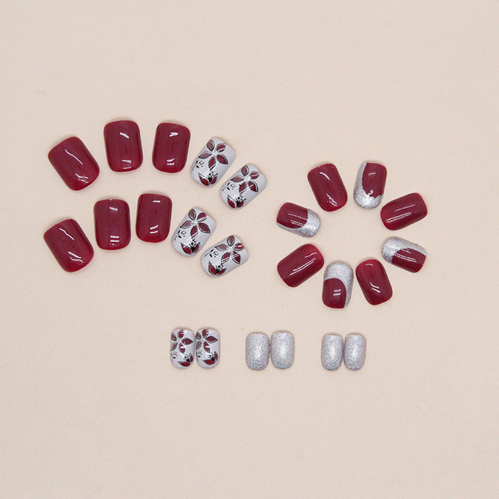 Elegantes Florales Press-On Nagelkunst Set Karnz
