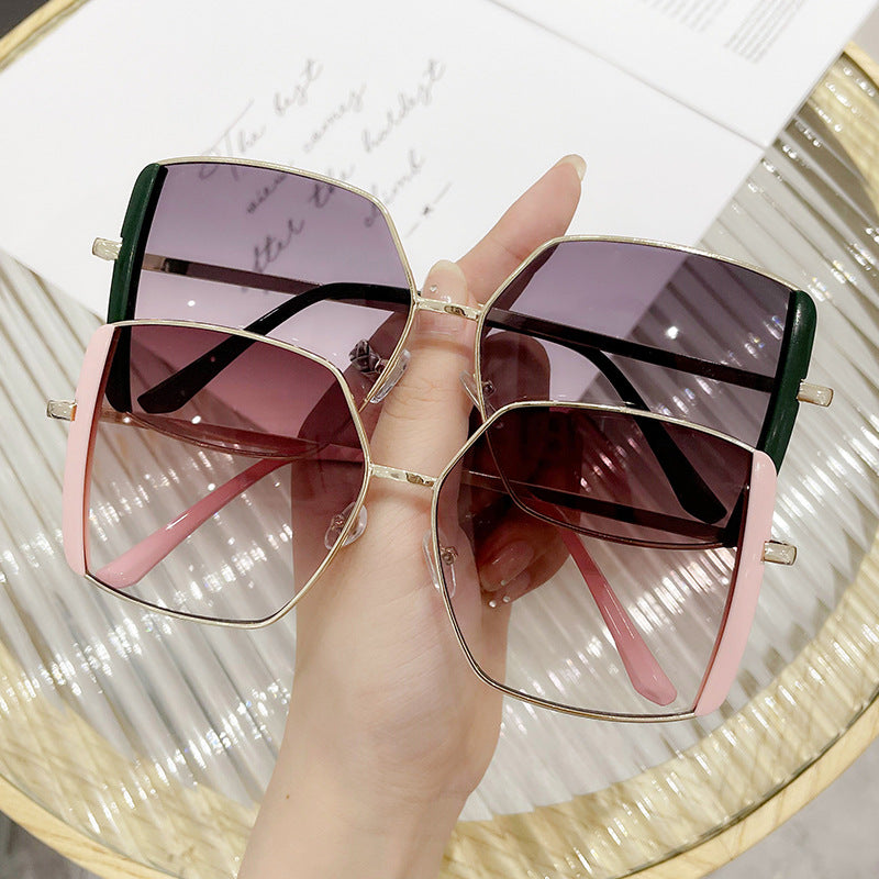 Damen Geometrische Sonnenbrille mit luxuriösem Metallrahmen Karnz