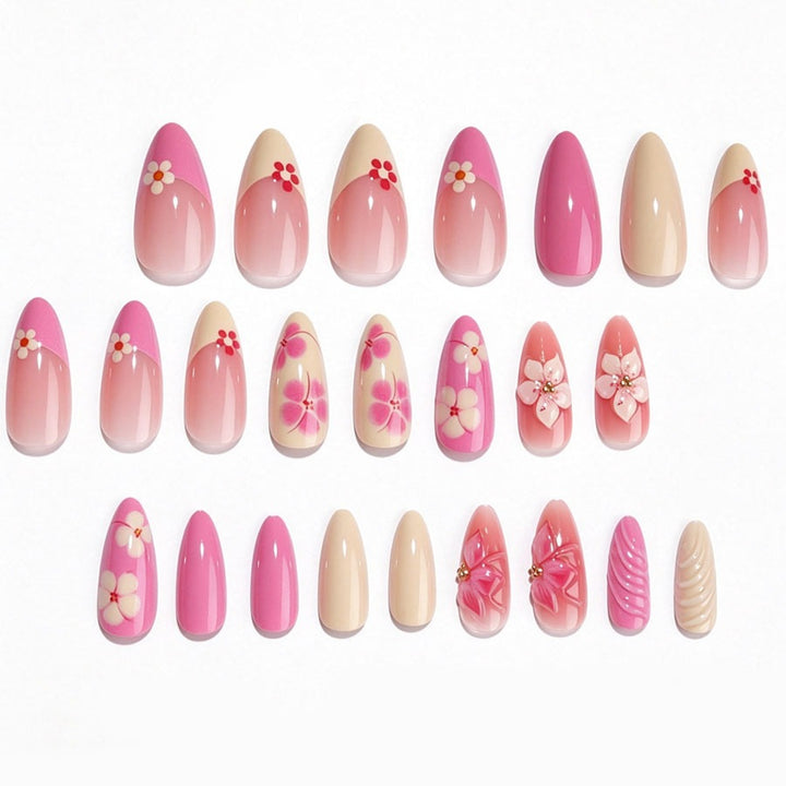 Kunstnagelset mit floralen Akzenten und Glitzerelementen Karnz