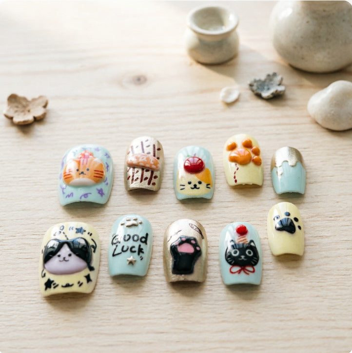 Künstlerische Nagelkunst Karnz