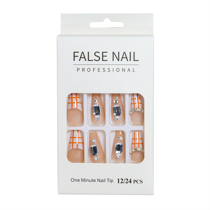 Dekorativer Press-On-Nagelset mit 3D-Akzenten Karnz