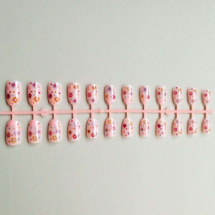 Verspielt Herz und Stern Nail Art