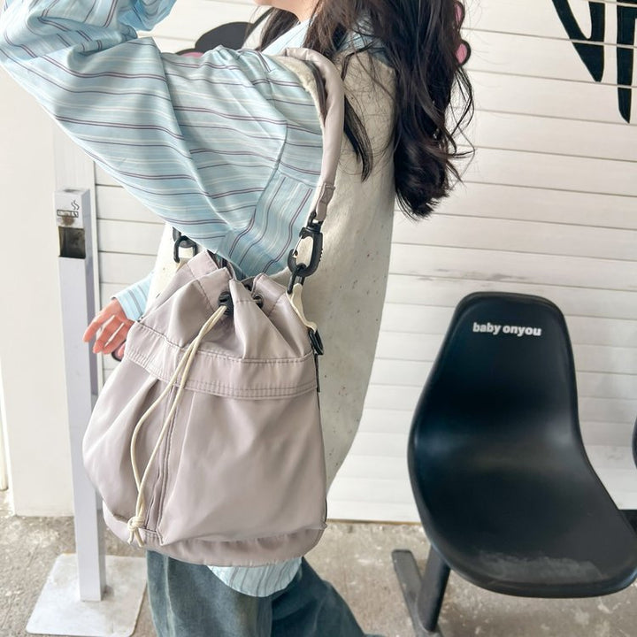 Stilvolle Bucket-Handtasche Karnz