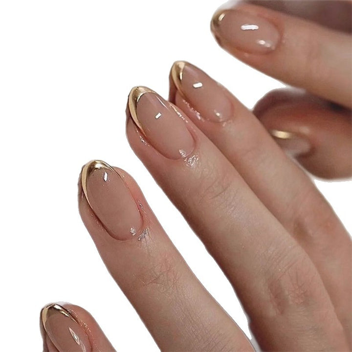 Elegante Kunstnägel mit Goldrand Karnz