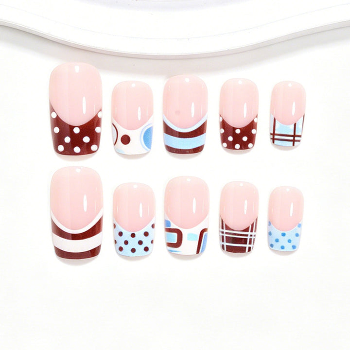 Künstlerisches French Tip Nageldesign Karnz 1788858466