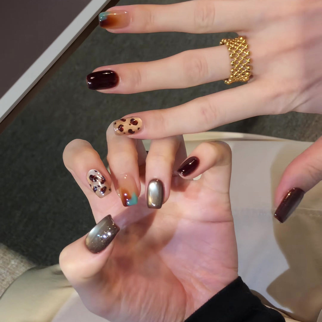 Künstlerisches Press-On Nageldesign Karnz