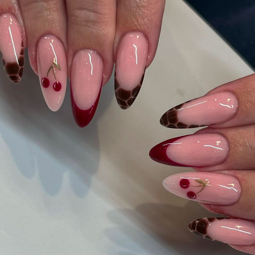 Künstlerisches Kirsch Nageldesign Extensions Karnz