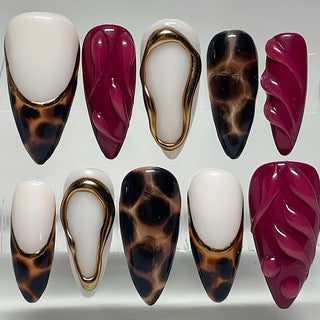 Dekorativer Stiletto Press-On Nagelset mit künstlerischen Mustern Karnz