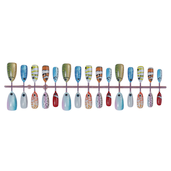 Kreatives Kunstnagelset mit bunten Tiermotiven und Glitzerakzenten Karnz