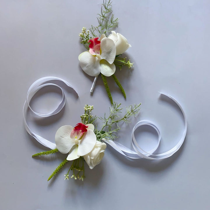 Dekorativer floraler Anstecker