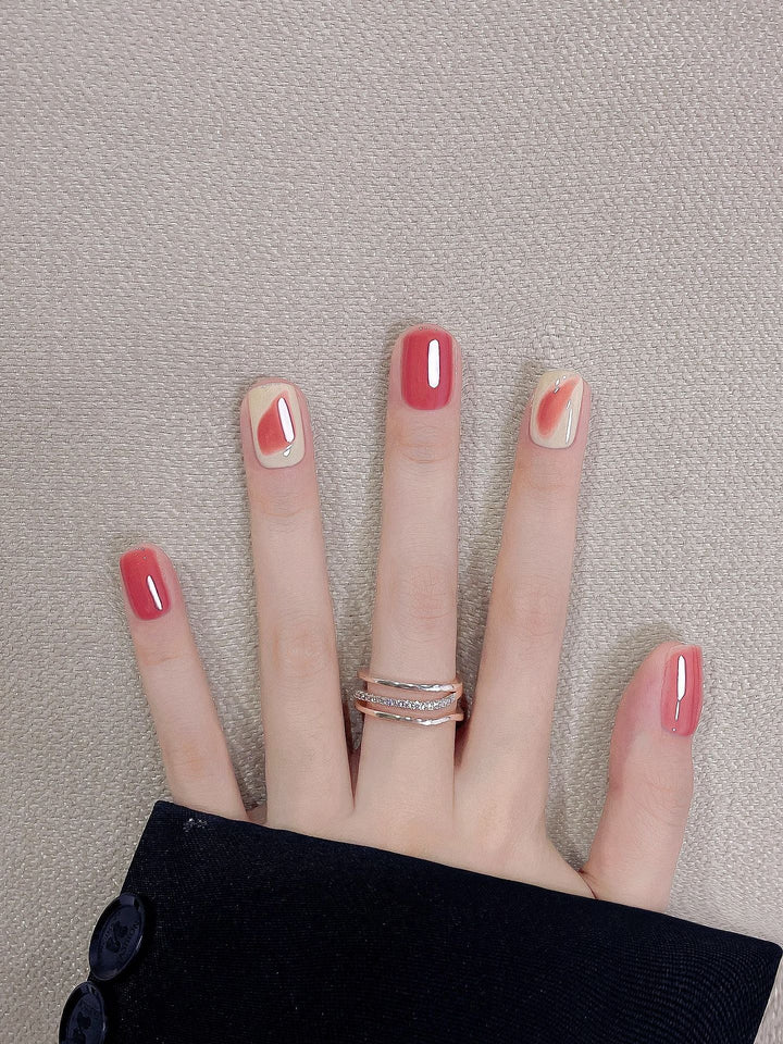 Dekorativer Press-On Nagelset mit künstlerischem Finish