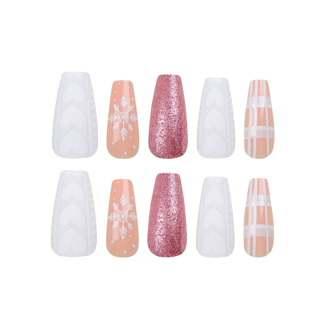 Kunstvolle Nagelverlängerungen mit festlichem Glitter-Design Karnz