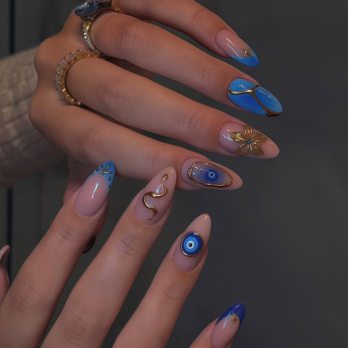 Künstlerische Press-On Nagelkunst Kollektion Karnz