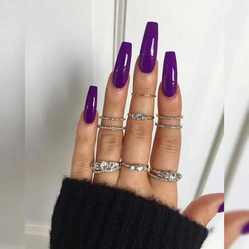 Kunstnagelset mit modernem Design und hochglänzender Oberfläche Karnz