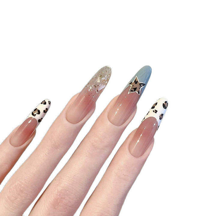 Kunstnägel mit Kreativem Glitzereffekt und Tierischem Design Karnz