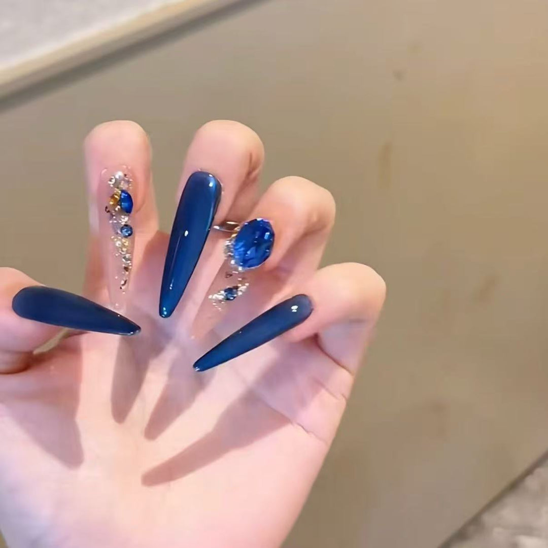 Glamouröse Stiletto Nagelkunst