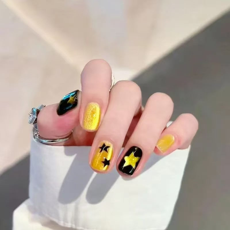 Künstlerisches Press-On Nagelkunst Design Set Karnz