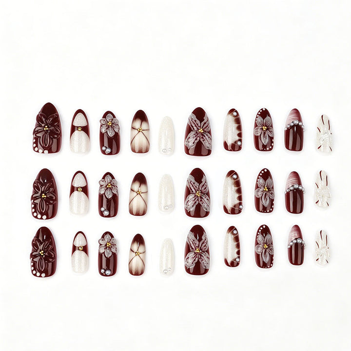 Elegante Künstliche Nail Art mit floralem Design und 3D-Verzierungen Karnz