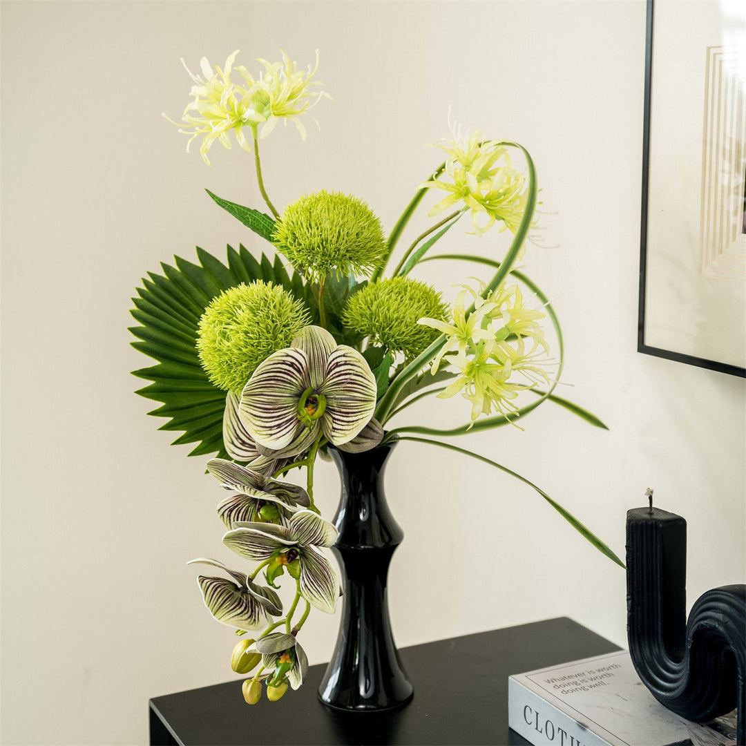 Künstlerische Blumenarrangement