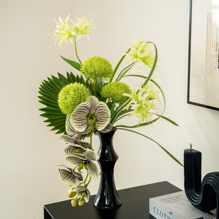 Künstlerische Blumenarrangement