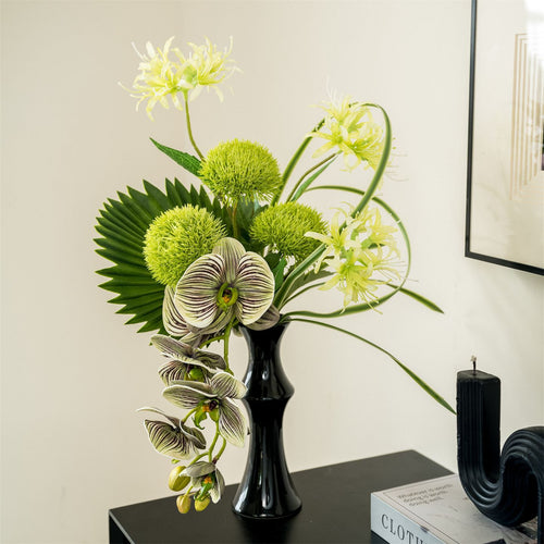 Künstlerische Blumenarrangement