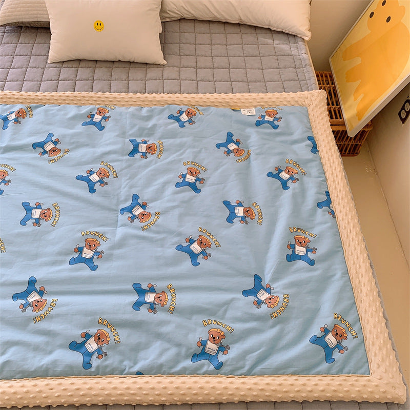 Kinder-Steppdecke mit buntem Dinosaurier-Print und weicher Minky-Borte
